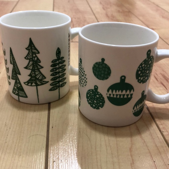 Two 2016 Starbucks Christmas Mugs   10 oz. - Picture 1 of 6